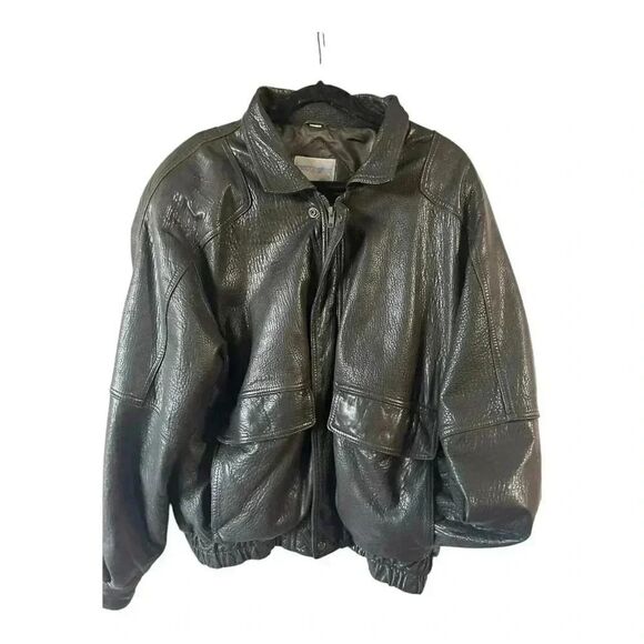 This vintage Metropolitan leather jacket is a must-have for any stylish person. - Picture 6 of 10